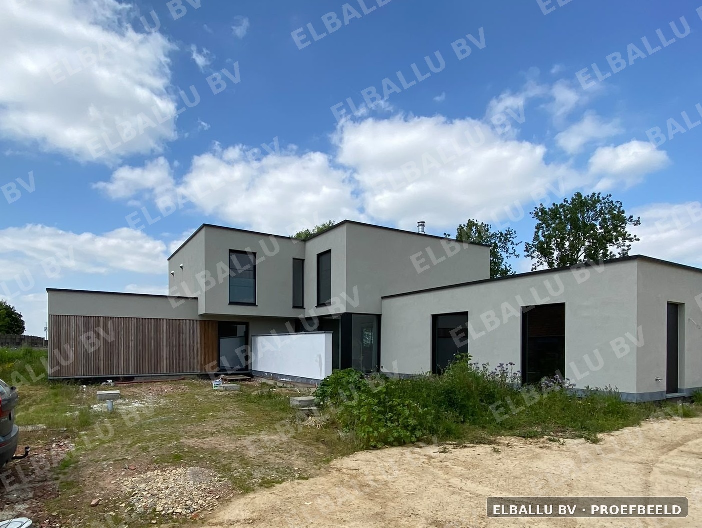 Moderne woning met isolatie en afgewerkte crepigevel